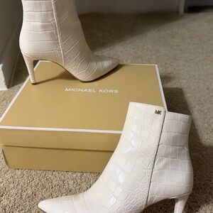 Michael Kors Light Cream Dorothy Flex Mid Bootie